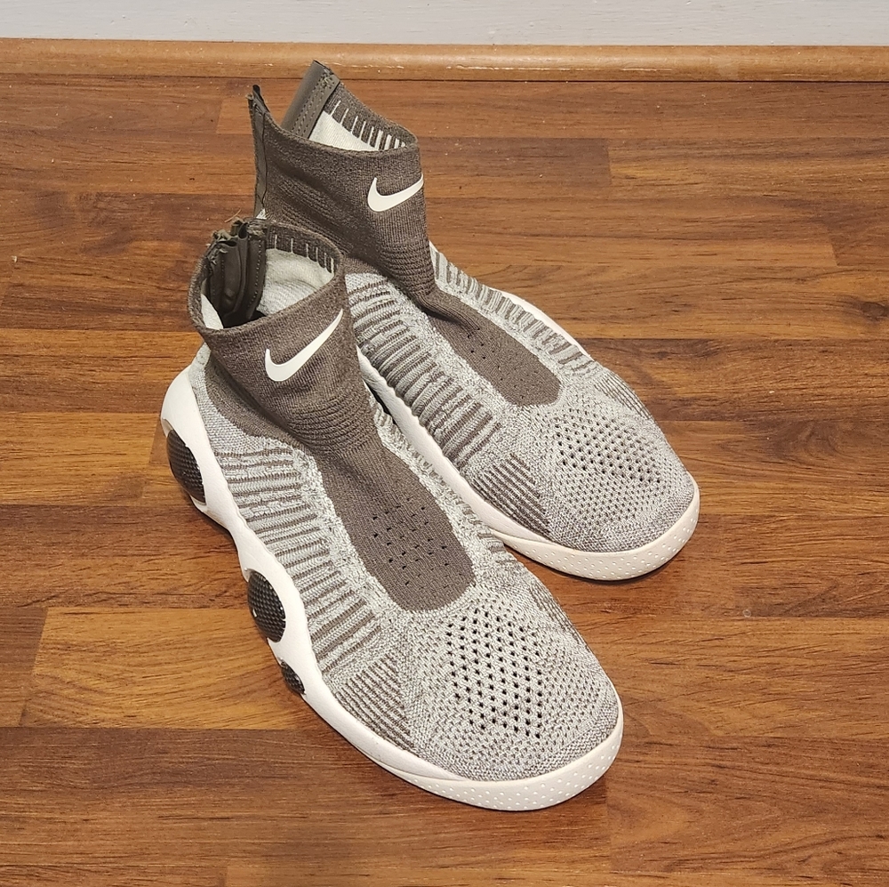 Nike - Picture 2 of 2